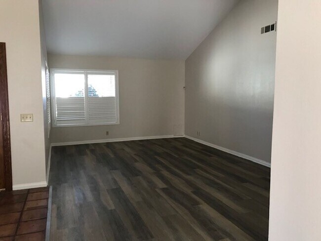 Foto del edificio - East Ventura Beauty FOR RENT with A/C!