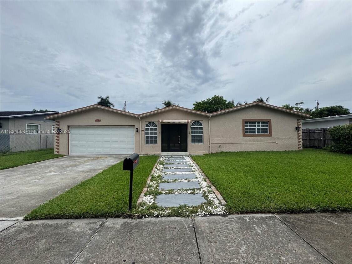 Primary Photo - 115 Sierra Dr