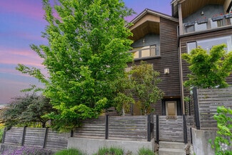Building Photo - 3008 NE 55th St