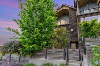Building Photo - 3008 NE 55th St