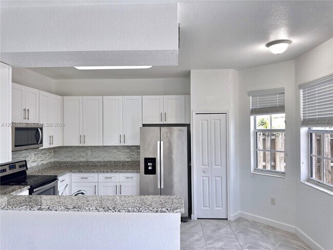 Building Photo - 7905 SW 120th Ave