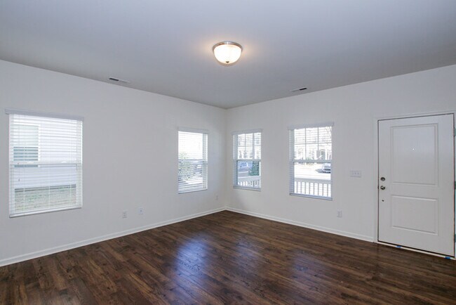 Foto del edificio - 2BD Townhome minutes from Downtown Pineville & I485 - Ready NOW