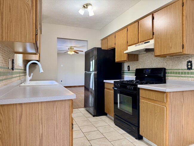 Building Photo - 14135 De La Tour Dr