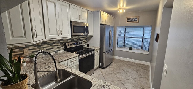 Building Photo - 223 Sandlewood Trl
