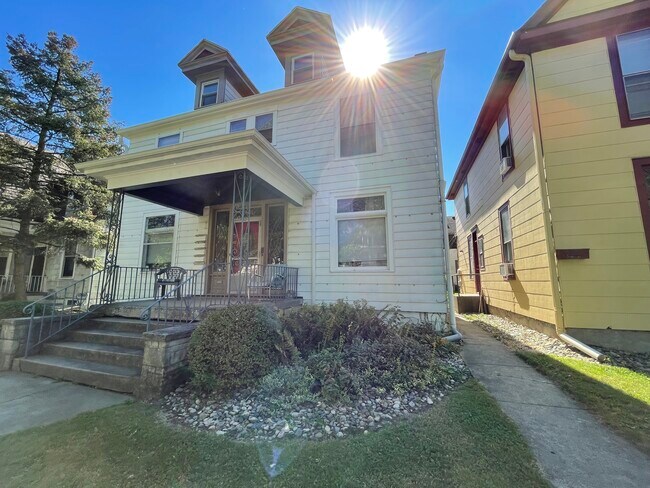 Frente de la casa - 908 Columbia Ave