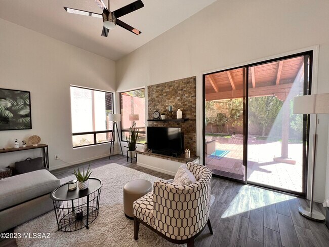 Building Photo - 5848 Bright Star Dr