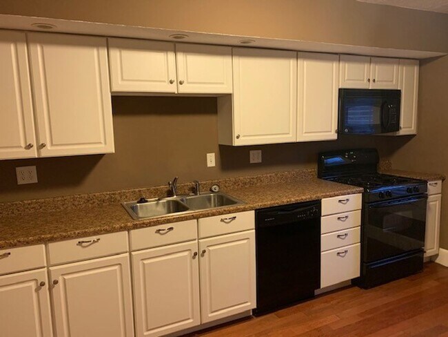 Foto del edificio - Very attractive 3 BR home near downtown Bl...