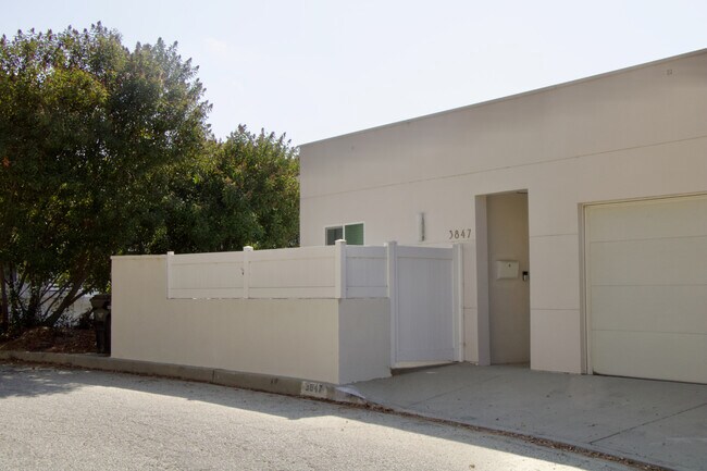Foto del edificio - 3847 Oakfield Dr