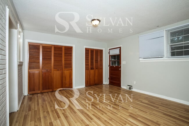 Building Photo - Spacious 3BR Home Awaits You!