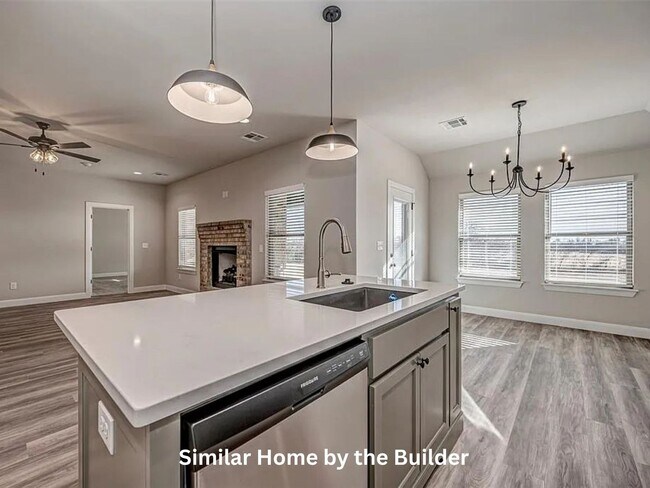 Foto del edificio - Spacious 4-Bedroom Home with 3-Car Garage in Yukon!