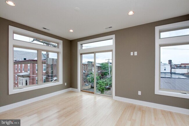 Building Photo - 801 Montrose St