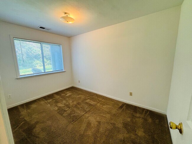 Building Photo - 401 Berryfield Ln