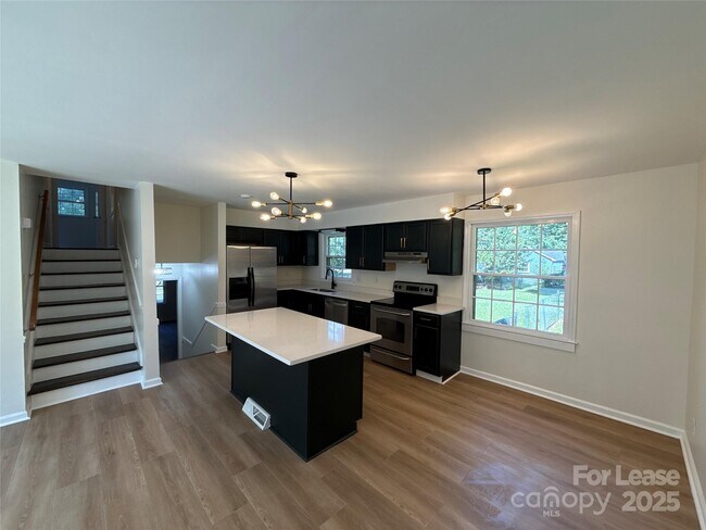 Foto del edificio - 6201 Bonnybrook Ln