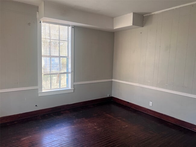 Foto del edificio - 621 Harrison Ln