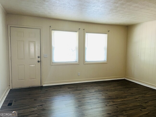 Building Photo - 45 Westgate Cir