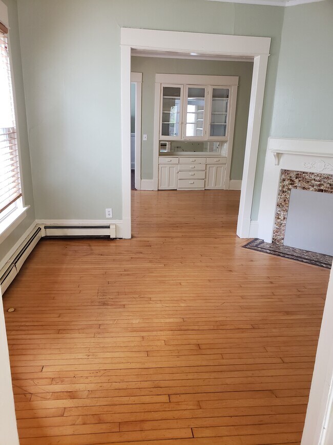 Building Photo - 2955 N Farwell Ave