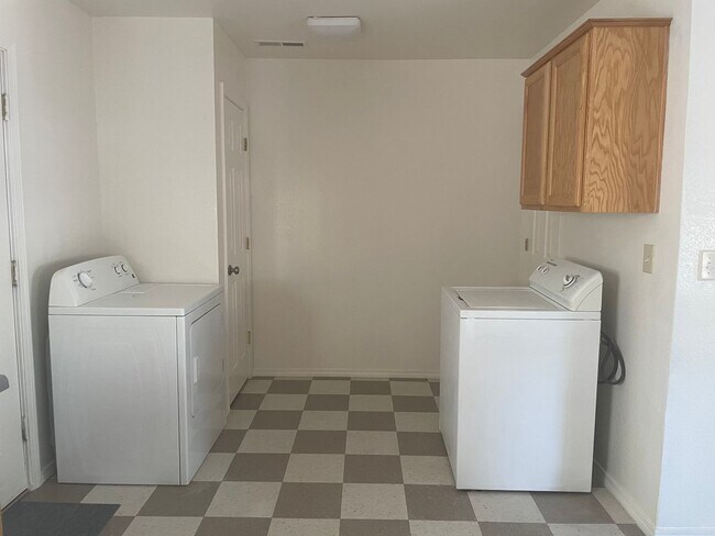Foto del edificio - 3 Bedroom 2.5 bath rental Available