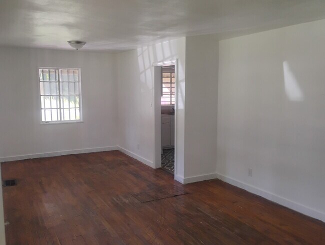Building Photo - 1105 W McDowell Rd