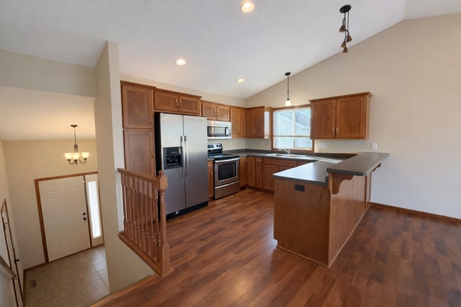 Building Photo - Beautiful 4bed 3bath Single Family Home In Sartell