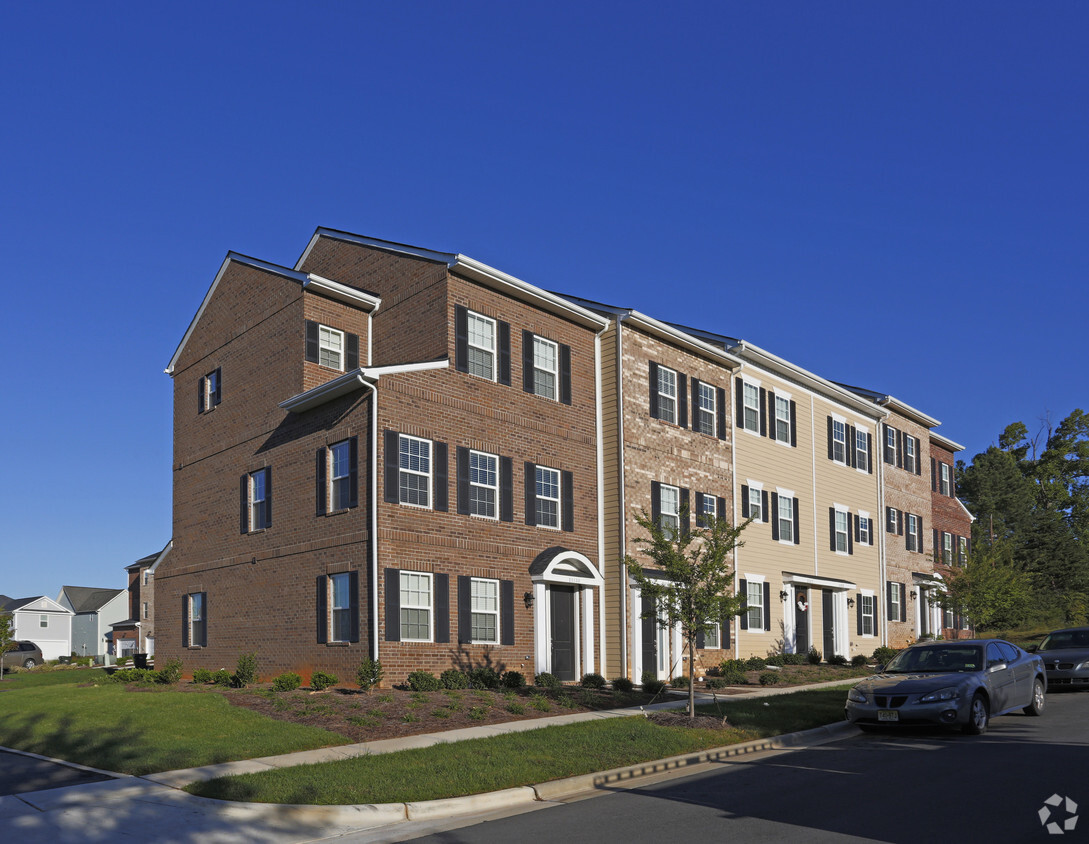 Foto principal - Charleston Row Townhomes