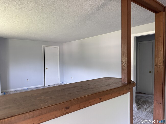 Building Photo - 8 White Oak Rd