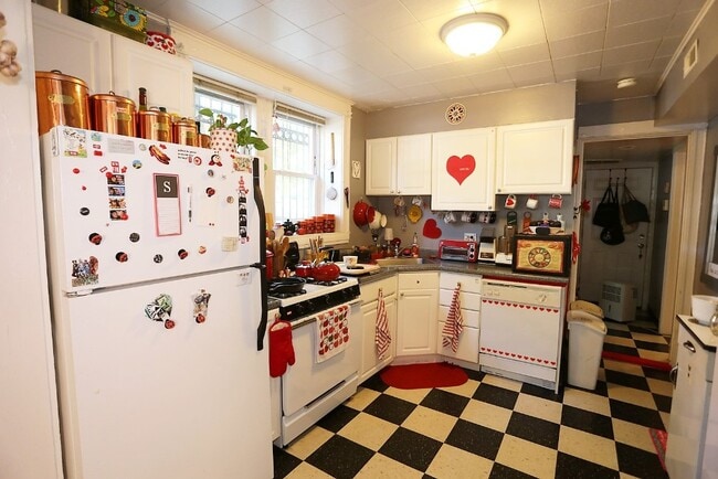 Foto del edificio - 2647 N Sacramento Ave