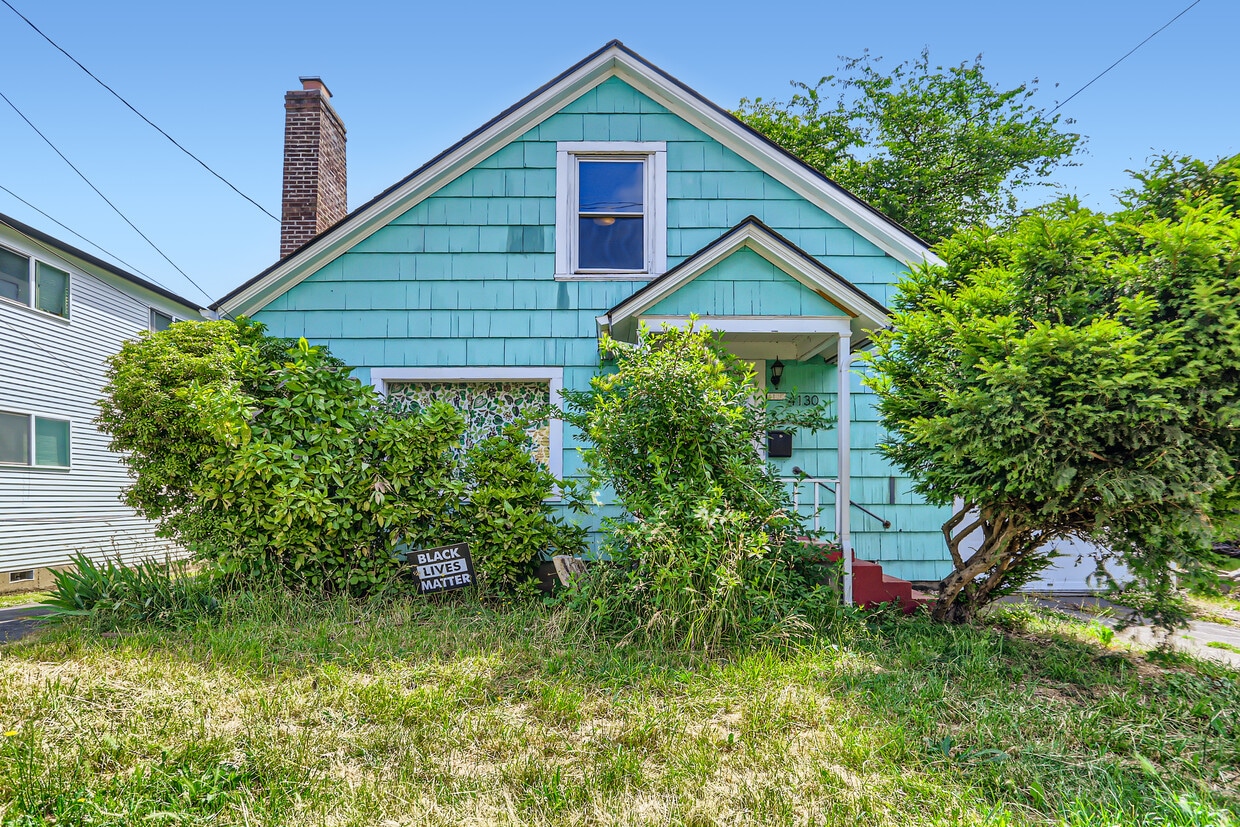 Front of the duplex. - 4130 SE Cesar E Chavez Blvd