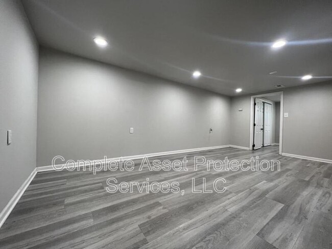 Building Photo - 2730 Strong St