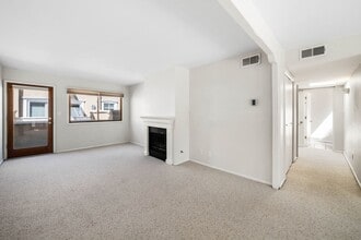 Building Photo - 663 Bishops Lodge Rd