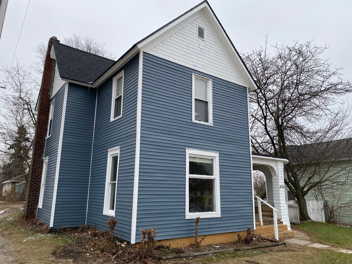 808 N Main St Unit C, Mishawaka, IN 46545 Apartments in Mishawaka, IN