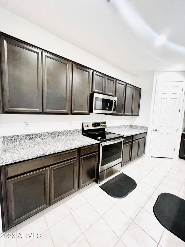 Foto del edificio - 1724 E Brandon Dr