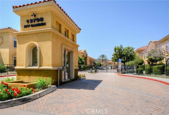 Foto del edificio - 13798 Roswell Ave