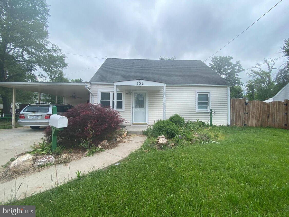 Building Photo - 132 Kent Dr