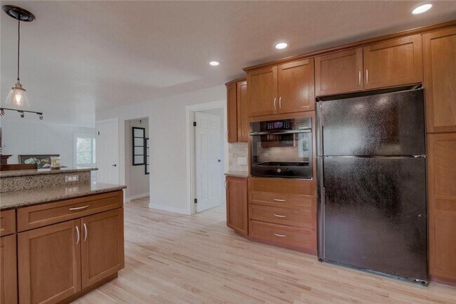 Foto del edificio - 103 Highwood Terrace (LLC)