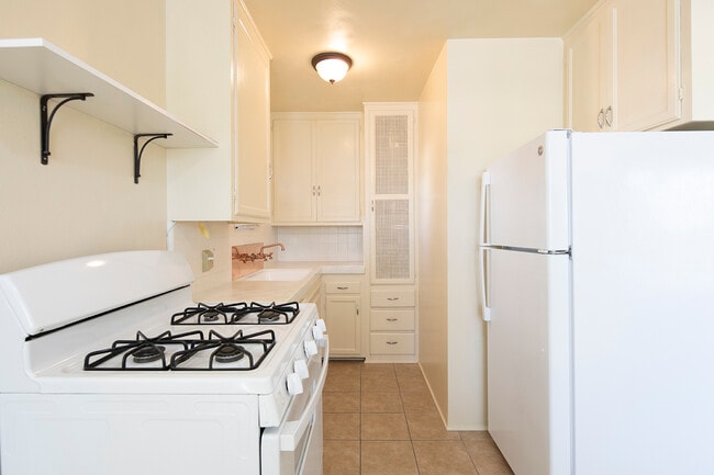 Building Photo - Palms Apartments