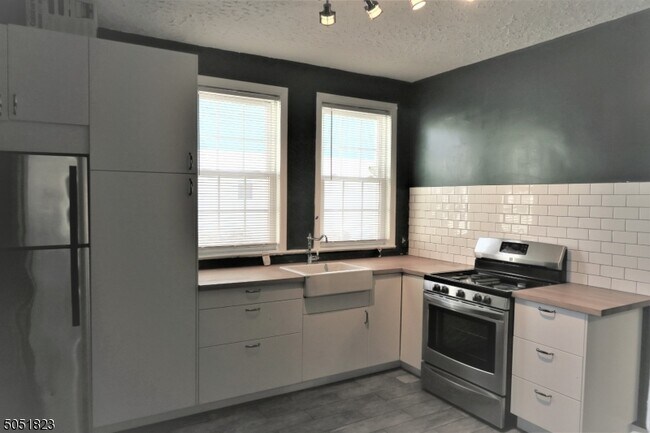 Foto del edificio - 41-43 Finlay Pl