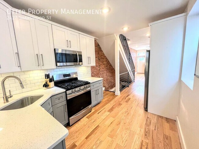 Foto del edificio - 3BR/1.5BA Home with Finished Basement Spac...