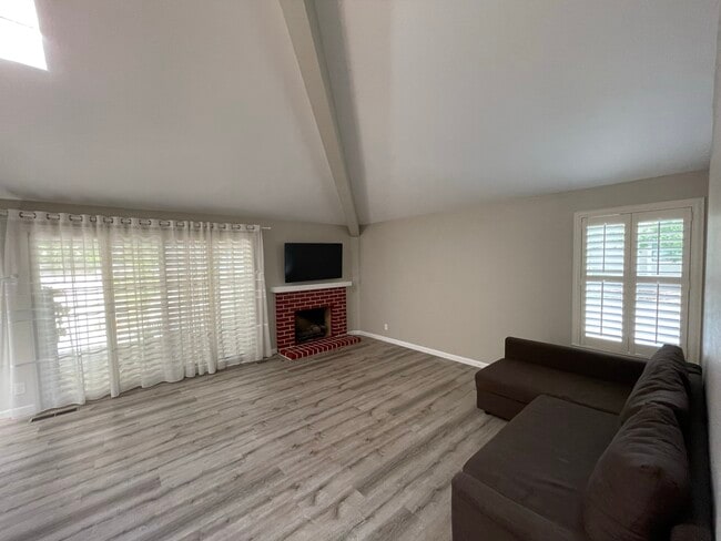 Dining room - 576 Cabot Ct