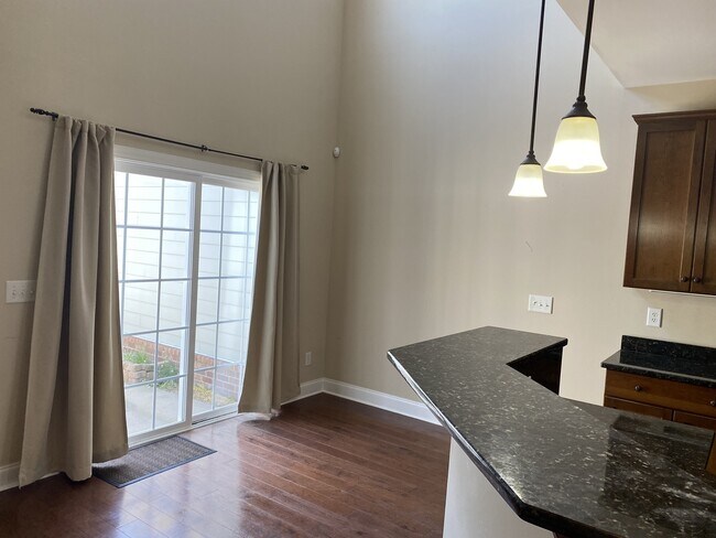 Foto del edificio - 1414 Burnside Dr