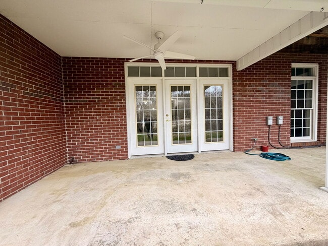 Building Photo - 3190 Waterfront Dr