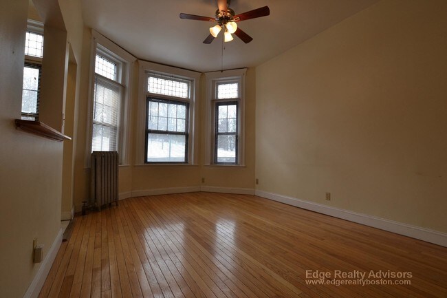 Foto del edificio - 324 Chestnut Hill Ave
