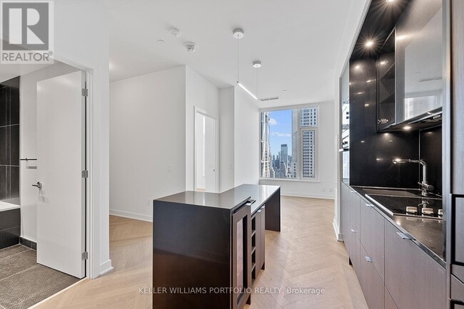 Building Photo - 11 Yorkville Ave