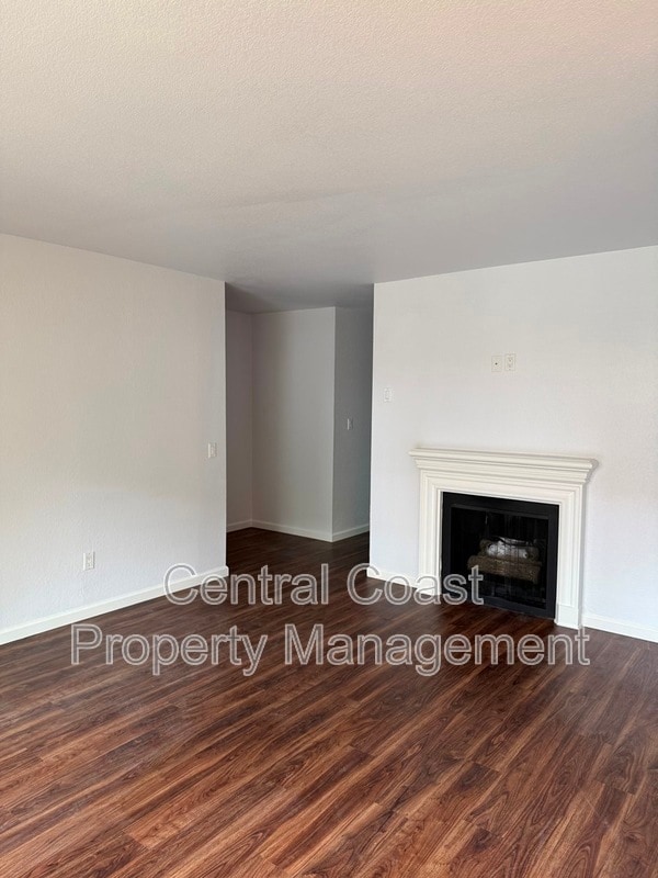Building Photo - 300 Glenwood Cir