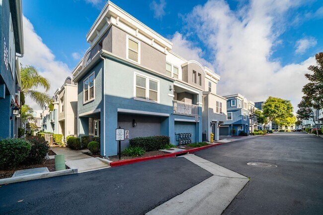 Foto del edificio - 3140 Trinity Bay Pl
