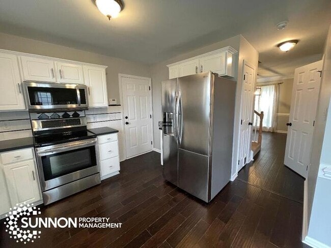 Foto del edificio - 4 Bed 2.5 Bath House with Great Yard