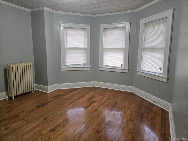 Foto del edificio - 92 Wavecrest St