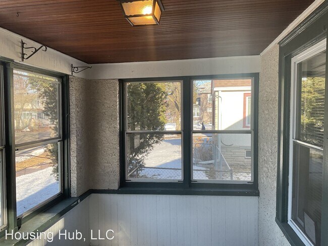 Building Photo - 3 br, 1 bath House - 988 Central Ave W