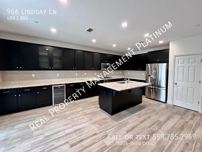 Foto del edificio - 966 Lindsay Ln