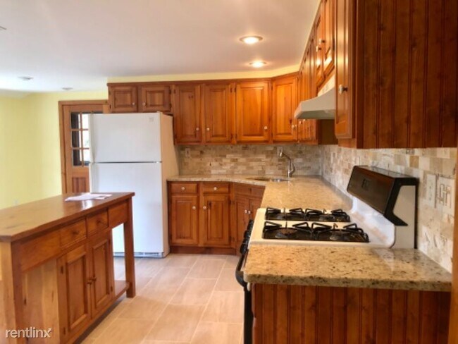 Building Photo - 4 br, 2 bath House - 2641 Rt 301