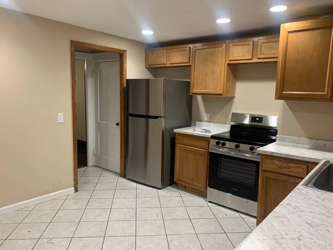 Building Photo - 575 E Kossuth St